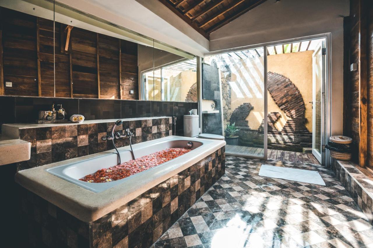 Appartamento Ocho Bali Surf Camp Uluwatu Esterno foto