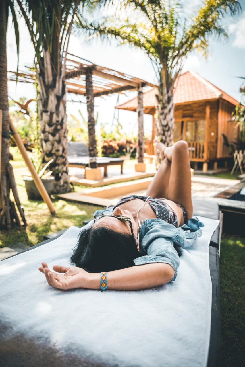 Appartamento Ocho Bali Surf Camp Uluwatu Esterno foto
